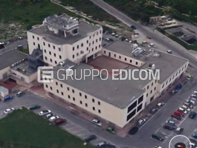 Locale Commerciale in vendita a Calabria, Crotone