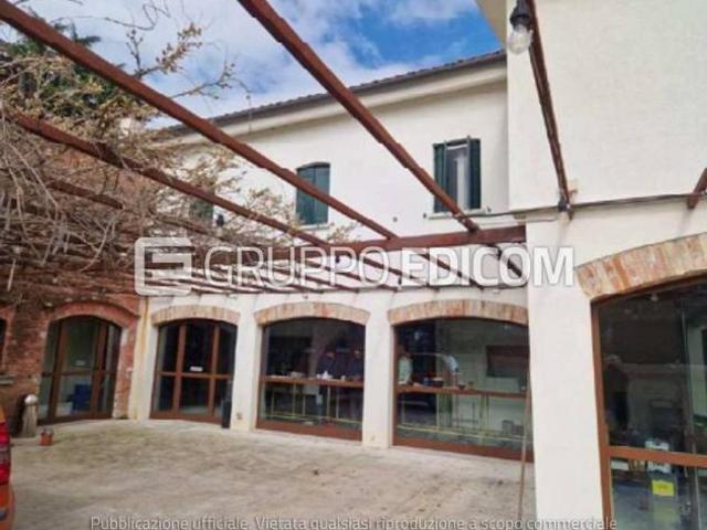 Locale Commerciale in vendita a Stigliano, Villanova Di Camposanpiero