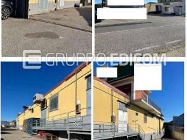 Locale Commerciale in vendita a Benevento, Campania