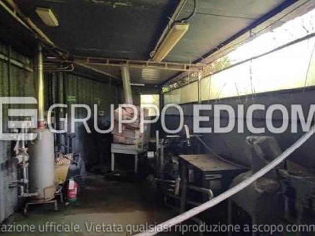 Locale Commerciale in vendita a Montignoso, Toscana