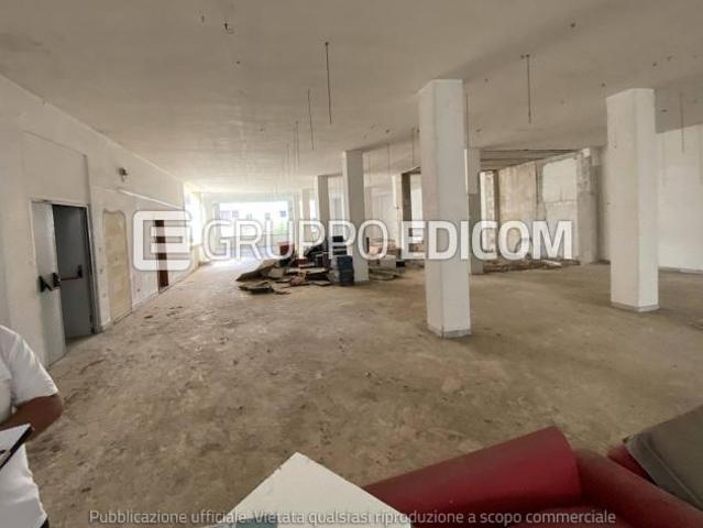 Locale Commerciale in vendita a Puglia, Lecce