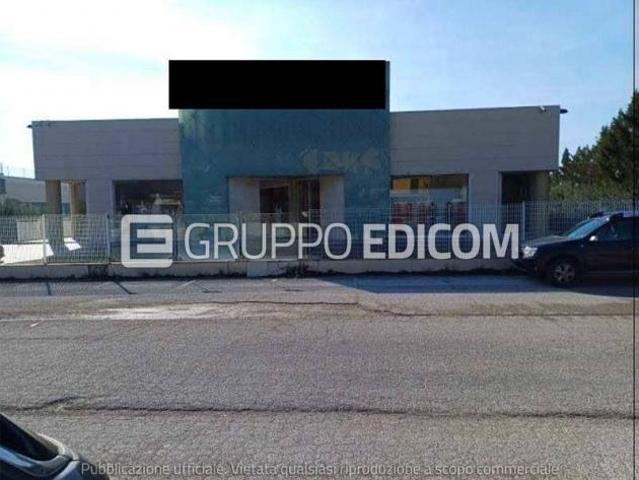 Locale Commerciale in vendita a Terni, Umbria