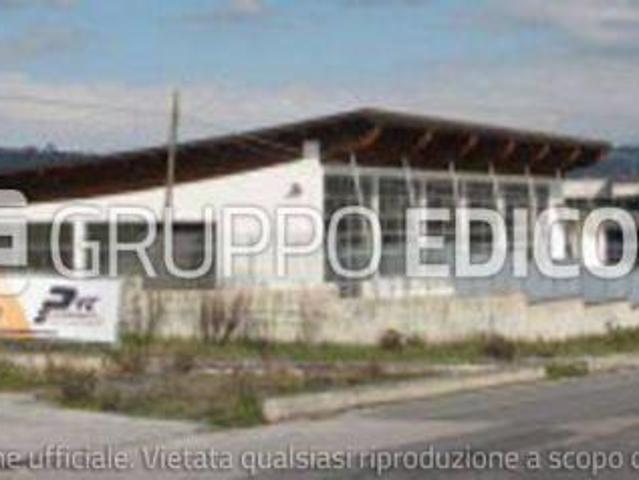 Locale Commerciale in vendita a Pietrelcina, Campania