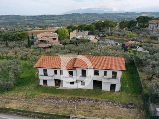 Palazzo in vendita a Loreto Aprutino, Abruzzo