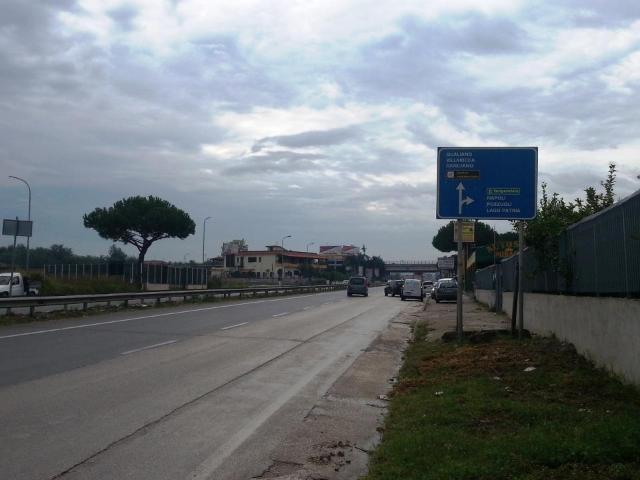 Capannone in vendita a Qualiano, Campania