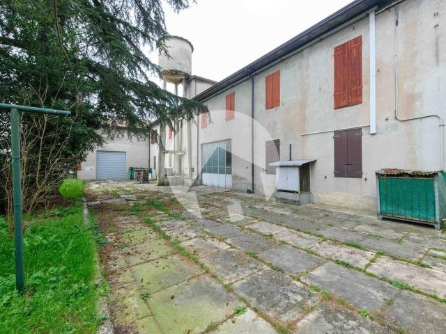 Palazzo in vendita a Val d’Enza, Re