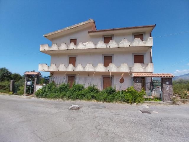 Palazzo in vendita a Calabria, Cosenza
