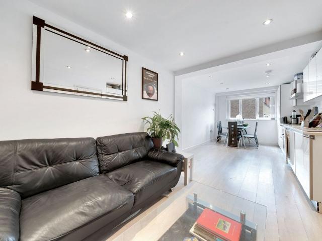 House for rent in St. George in the East, Greater London