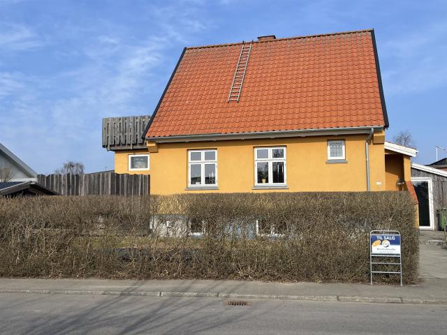 Ejendom til salg i Klemensker, Brøndby