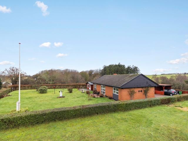 Ejendom til salg i Klemensker, Brøndby