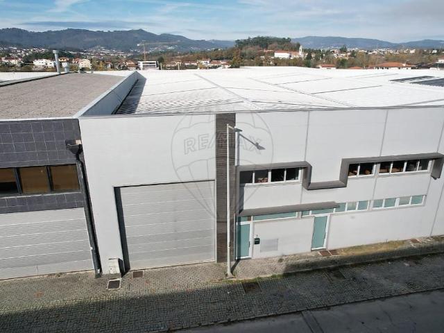 Loja venda em Lugar da Vila de Cima, Vila Verde