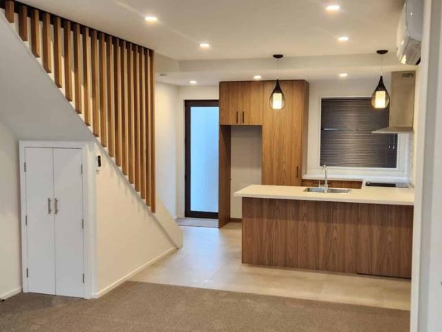 Townhouse for rent in Addington, Canterbury