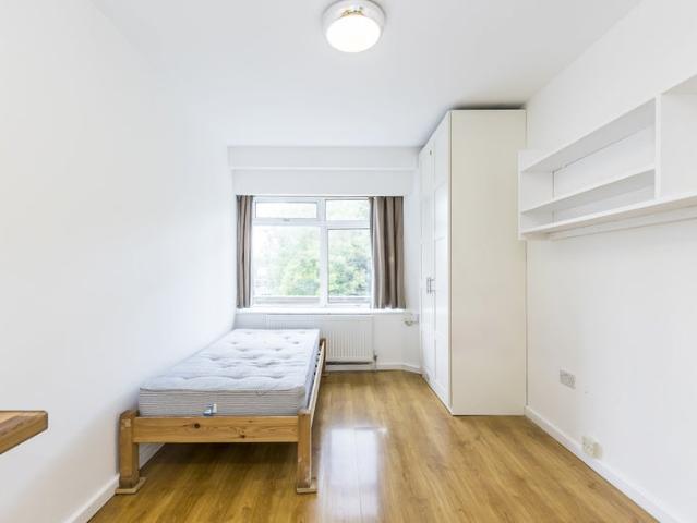 Studio for rent in Belsize Park, Greater London