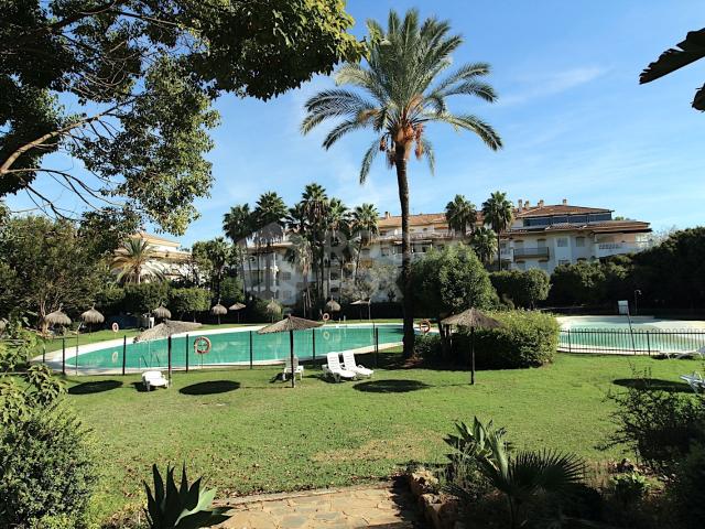 Apartamento en alquiler en Nueva Andalucía, Costa del Sol Occidental