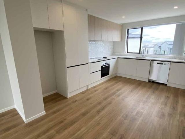 Townhouse for rent in Whangaparaoa
