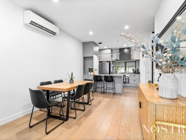 Townhouse for sale in Ruthven, Melbourne
