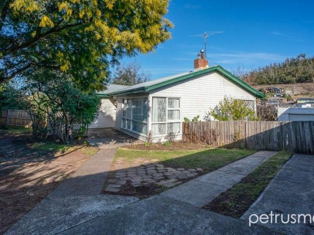House for sale in Geilston Bay