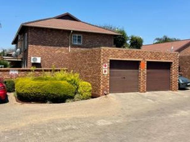 Townhouse for sale in Waterkloof, Gauteng