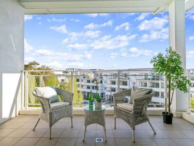 Apartment for sale in Breakfast Point