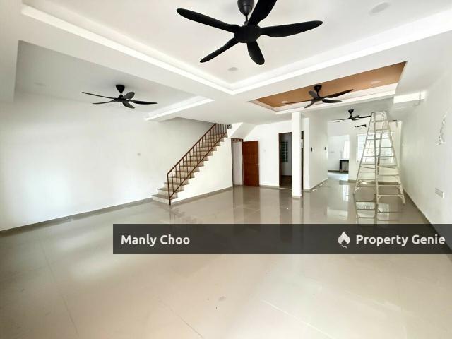 Terraced House for sale in Malaka
