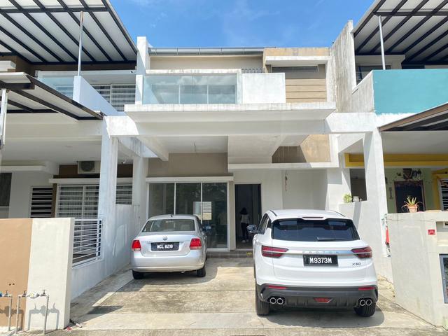 Terraced House for sale in Malaka