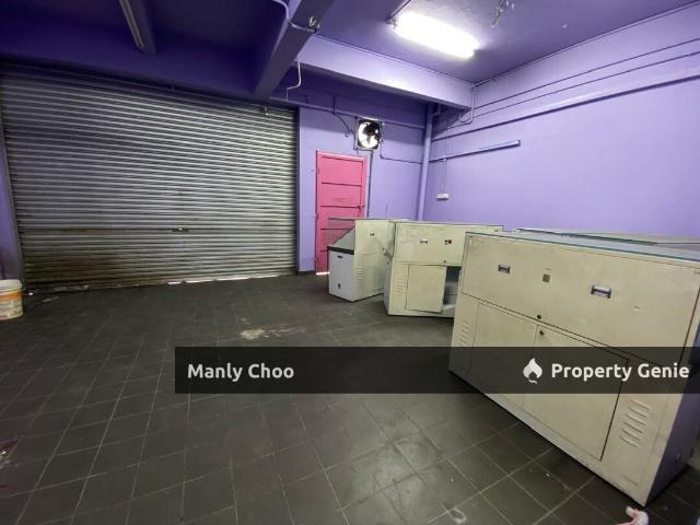 Shop for rent in Malaka