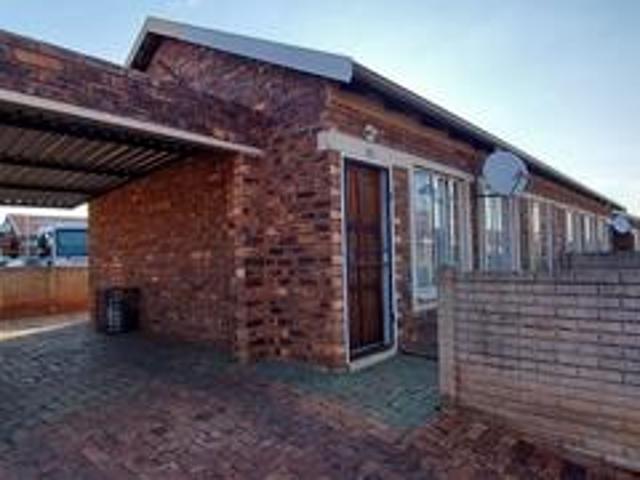 Townhouse for sale in Akasia, Gauteng