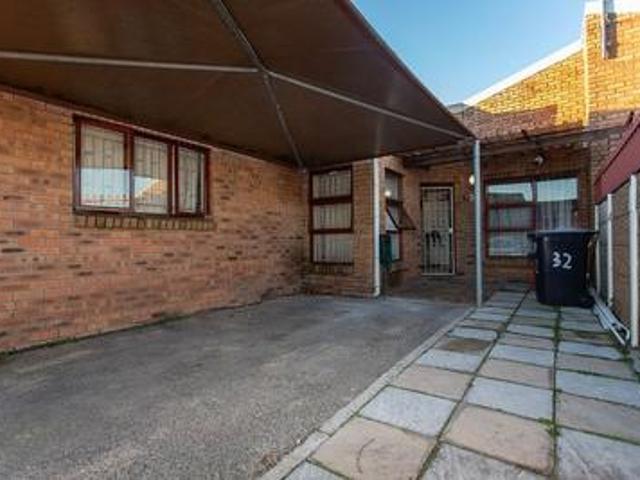 Townhouse for sale in Kraaifontein, Western Cape