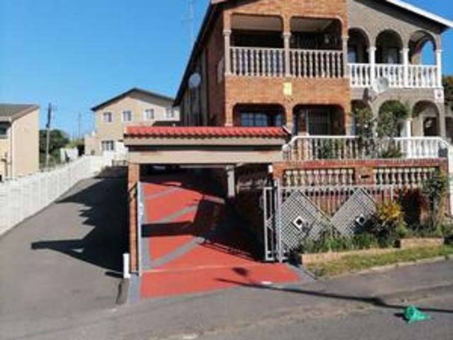 House for sale in Chatsworth, Kwazulu-natal