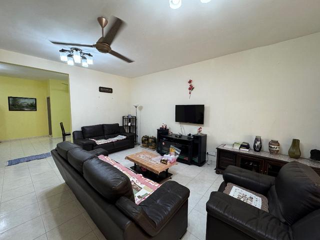 Terraced House for sale in Malaka