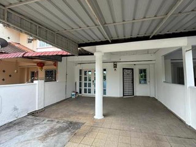 Terraced House for sale in Malaka