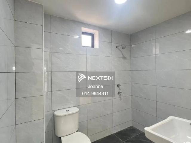 Shop for sale in Malaka