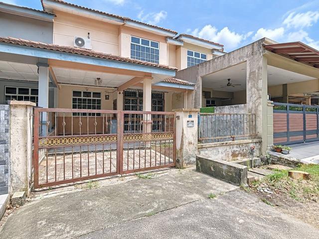 Terraced House for sale in Malaka