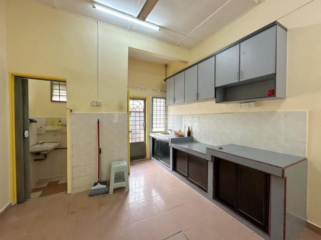 Terraced House for sale in Malaka