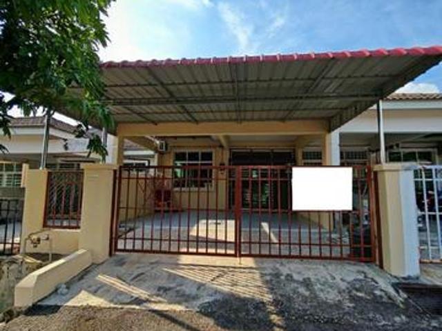 Terraced House for sale in Malaka