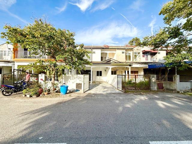 Terraced House for sale in Tanjong Sepat, Selangor