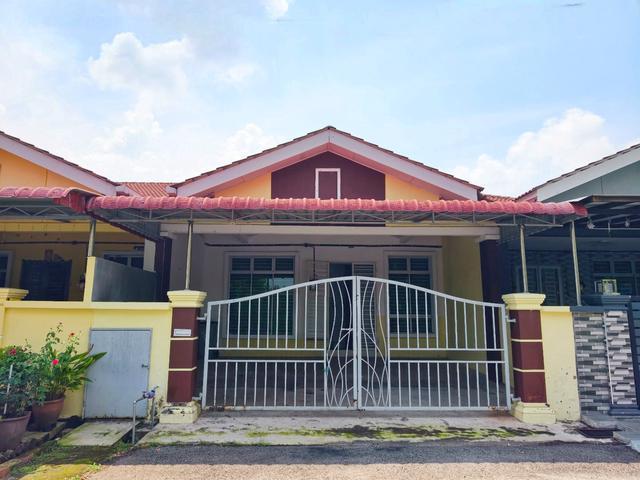 Terraced House for sale in Malaka