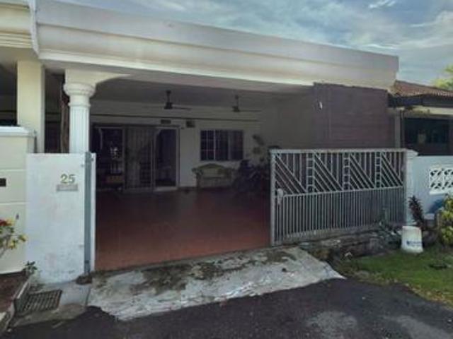 Terraced House for sale in Malaka