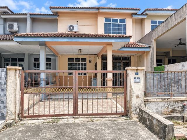 Terraced House for sale in Malaka
