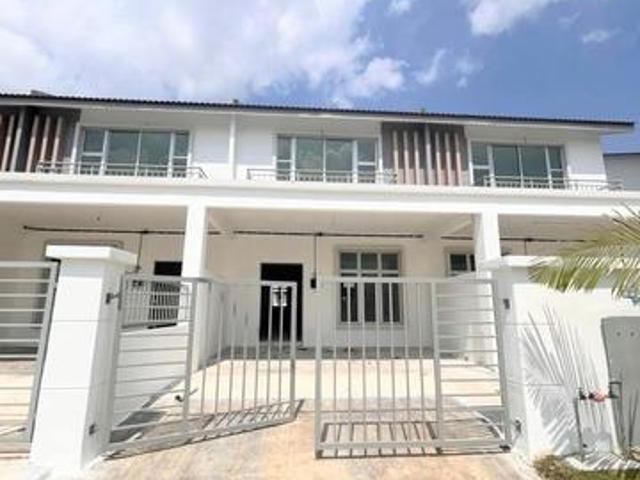 Terraced House for sale in Malaka