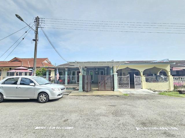 Terraced House for sale in Malaka