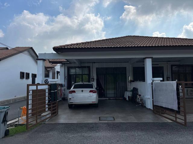 Terraced House for sale in Malaka