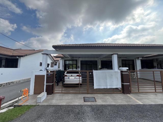 Terraced House for sale in Malaka