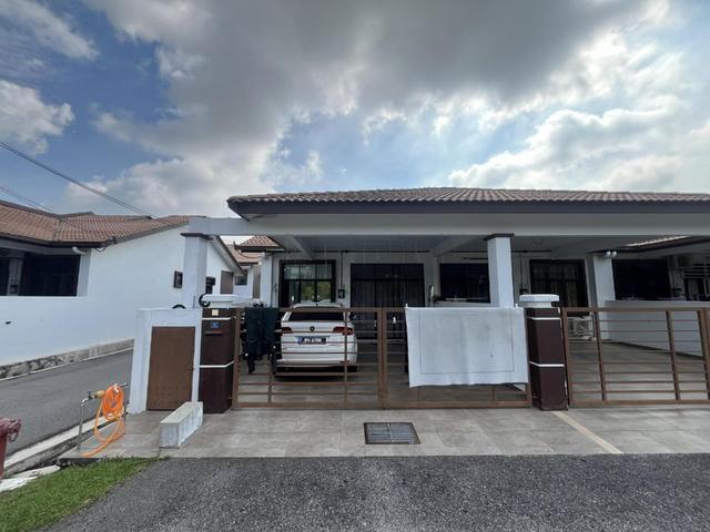 Terraced House for sale in Malaka