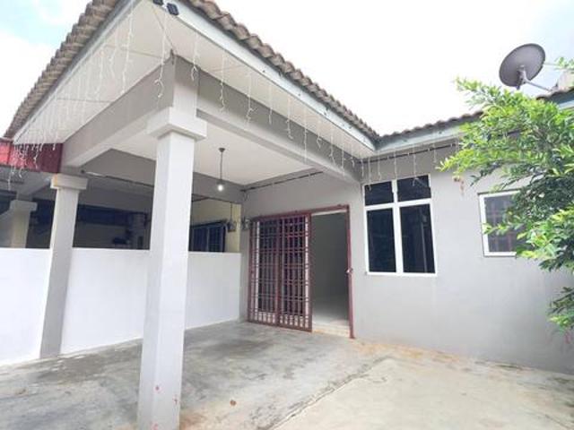 Terraced House for sale in Malaka