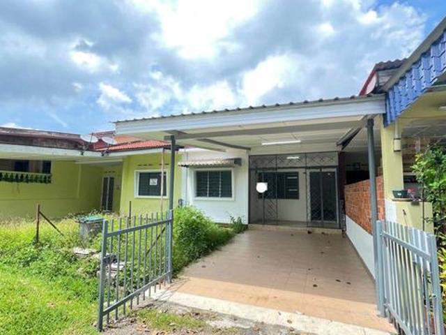 Terraced House for sale in Malaka