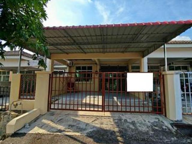 Terraced House for sale in Malaka