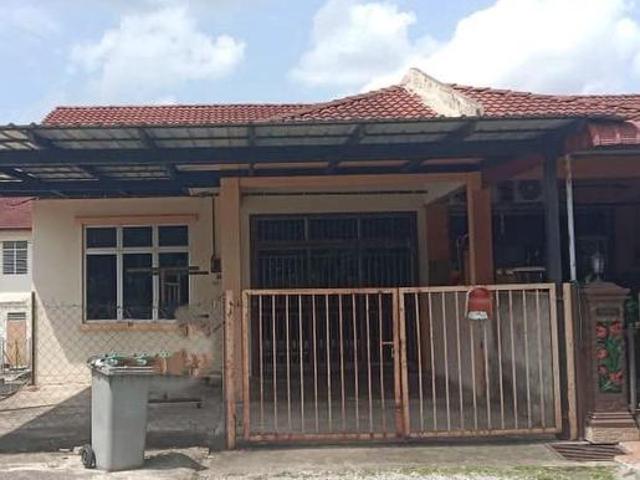 Terraced House for sale in Malaka