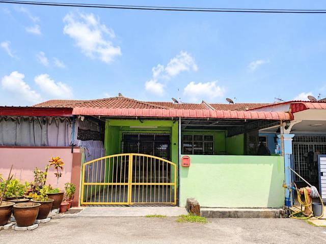 Terraced House for sale in Malaka