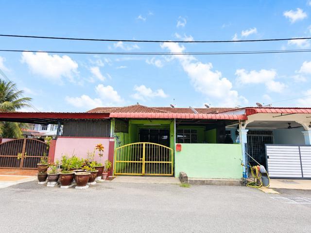 Terraced House for sale in Malaka